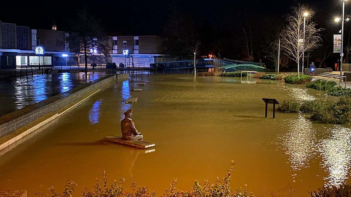 İngiltere'de Bella fırtınası: bin 300 kişi tahliye edildi