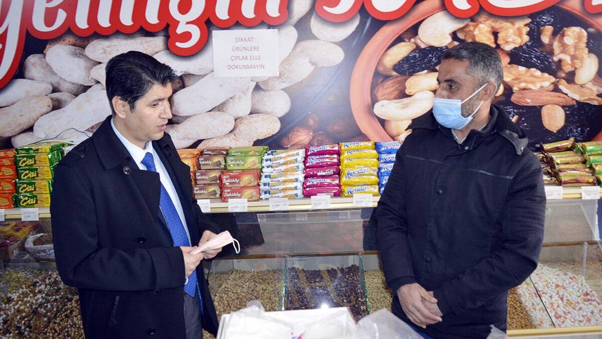 Ağrı'nın Eleşkirt ilçesinde yaşayan işitme engelli Tekin Polat (32), İŞKUR'un engelli ve eski hükümlülere yönelik projesinden faydalanarak kendi iş yerini açtı.