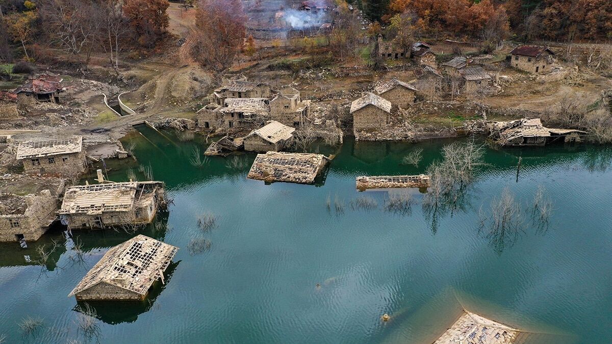 Darıbükü köyü sular altında kaldı