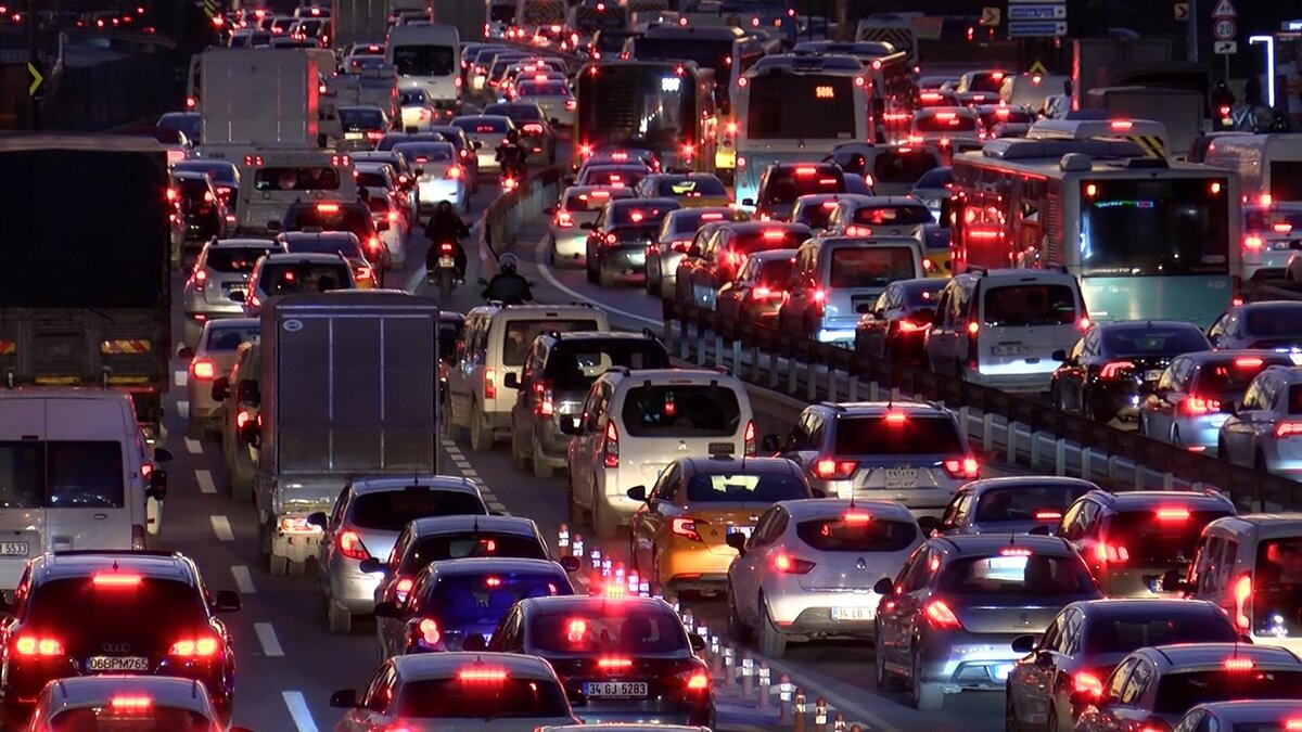 İstanbul'da trafik yoğunluğu % 71'e ulaştı