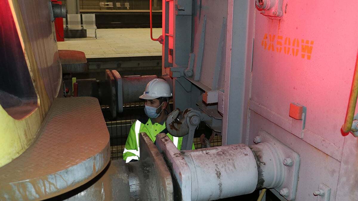 Demir İpekyolu olarak adlandırılan Asya-Avrupa kıtaları arasında en kısa, en güvenli, en ekonomik ve iklimi en elverişli demiryolu koridoru olan Demir İpekyolu/Orta Koridor, Türkiye'den Çin'e ilk ihracat trenini ulaştırmaya hazırlanıyor.