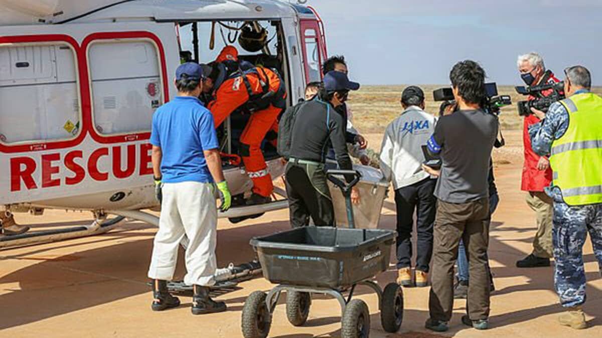 Uzay tarihinde bir ilki gerçekleştiren Japon bilim insanları, güneş sistemindeki en eski nesnelerden biri olan Ryugu’dan yeraltı örneklerini elde etti.
