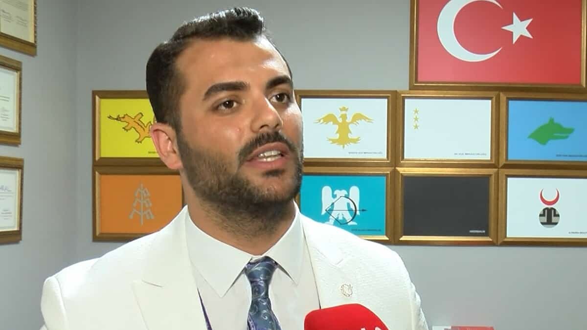 Beyoğlu'nda Galata Köprüsü alt geçidinde para istediği kişilerin verdiği 5 lirayı beğenmeyince kalasla başına vurduğu Hüseyin Sezer'i başından vurarak ölümüne neden olan Doğan Uslu'nun, işlediği cinayetten az önceki taşkınlıkları, agresif tavırlarıyla çevredekileri tedirgin edişi, trafiği durdurduğu anlar güvenlik kameralarına yansıdı.