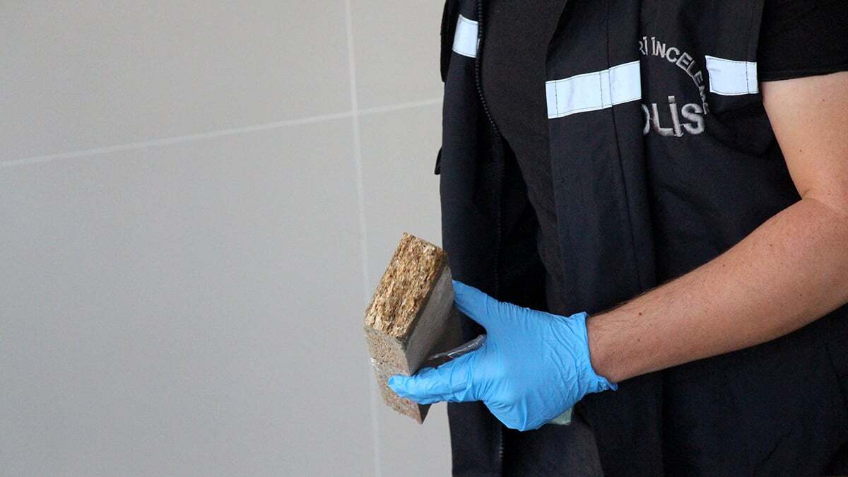 Güvenlik kamerası görüntülerinde saldırgan alt geçitte dehşet saçarkan onlarca kişinin izlediği görülüyor. Ailenin avukatı Maşallah Maral, "Bu görüntüler de bir kez daha gösterdi ki olayda hem kasten adam öldürme hem de nitelikli dolandırıcılık suçu gerçekleşmiştir" dedi.