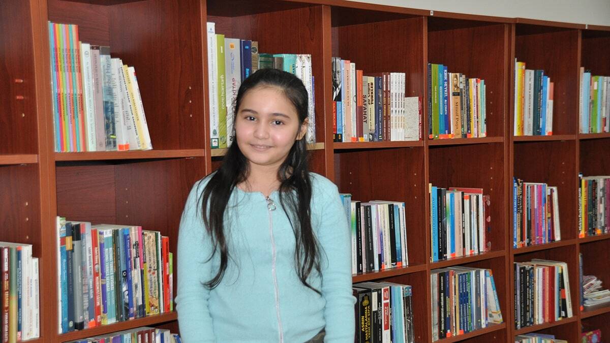 7 yıllık kekemelik sorununu eğitimle çözen küçük Melodi, "Konuşabildiğim için çok mutluyum. Artık en büyük zevkim konuşmak" dedi.