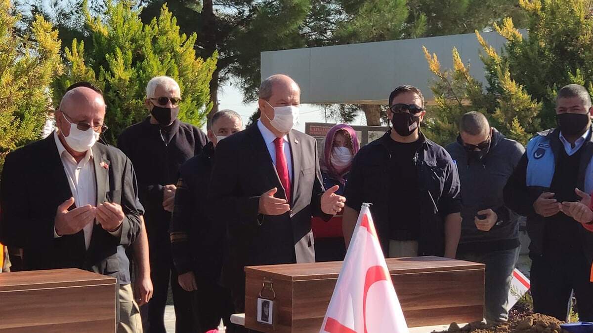 Kıbrıs’ta terör örgütü EOKA-B’cilerin 14 Ağustos 1974'te, vahşice öldürerek katliam çukuruna doldurduğu yedisi kız, yedisi erkek 14 çocuğun, 46 yıl sonra DNA testleri sonucunda kimlik tespitleri yapıldı.