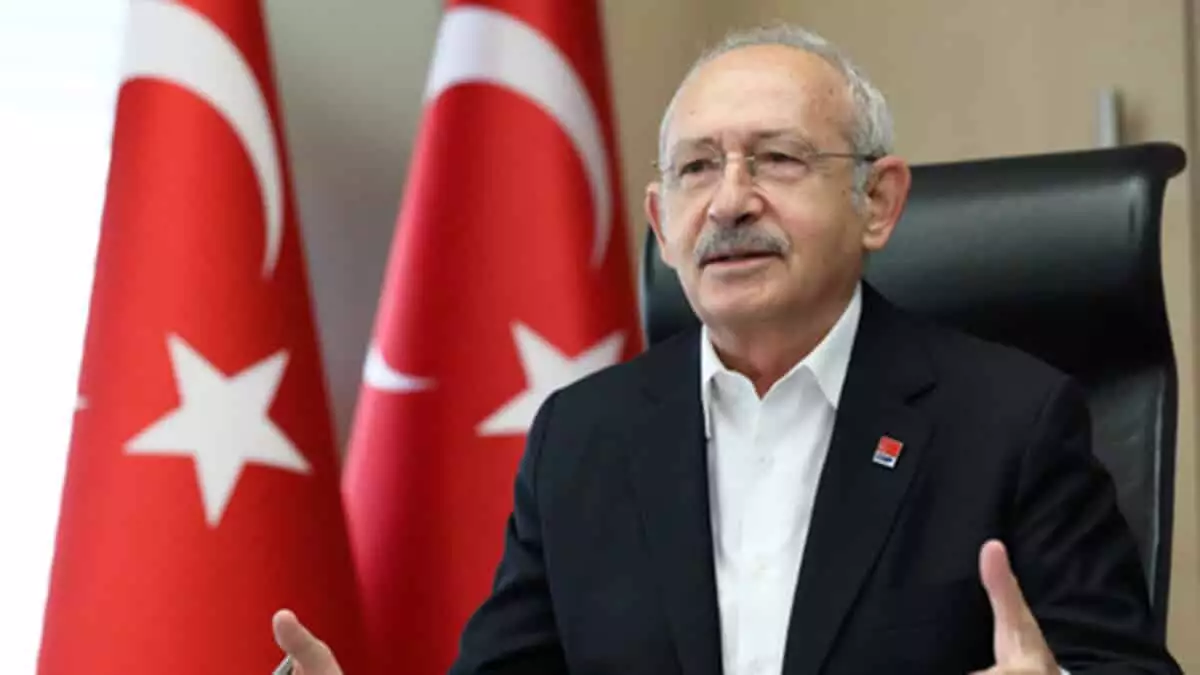 Kılıçdaroğlu'nun, basına kapalı gerçekleştirilen toplantıda, belediye başkanlarının sorunlarını dinleyerek, notlar aldığı öğrenildi.