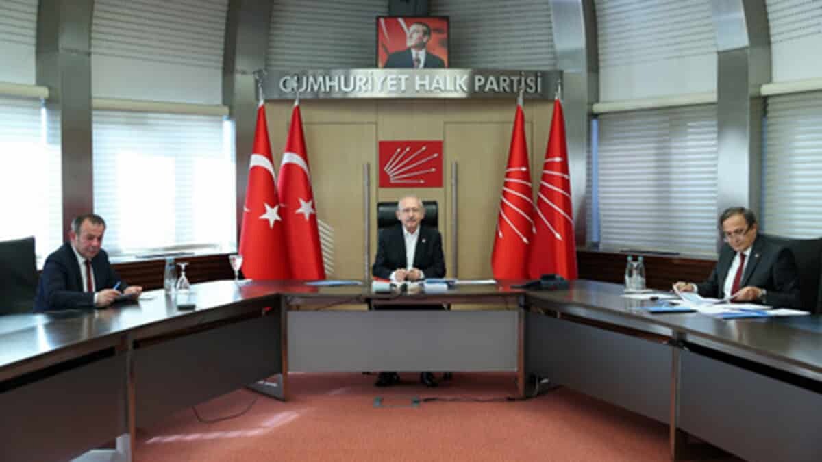 Kılıçdaroğlu büyükşehir ve il belediye başkanları ile görüştü