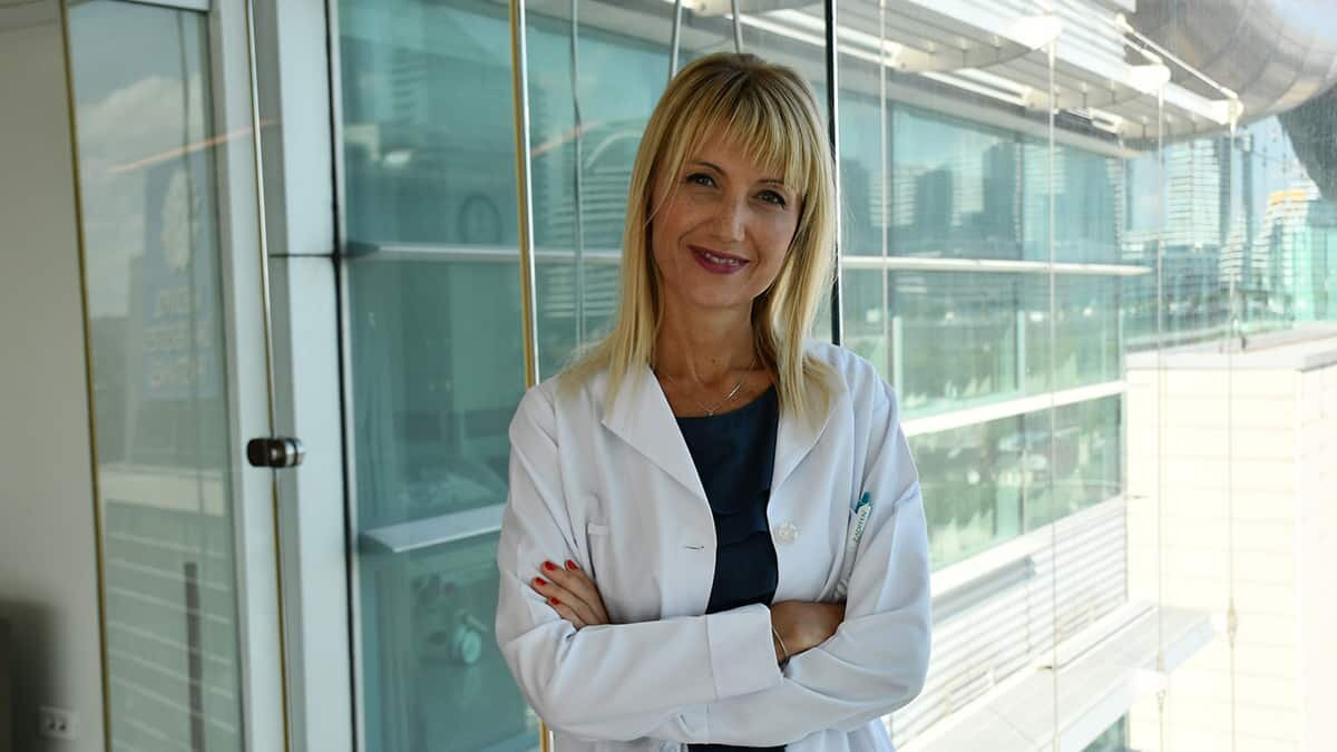 Kirpiklere badem yağı sürmenin bir faydası yok