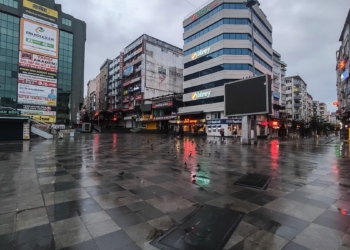 İstanbul'da meydanlar sessizliğe büründü