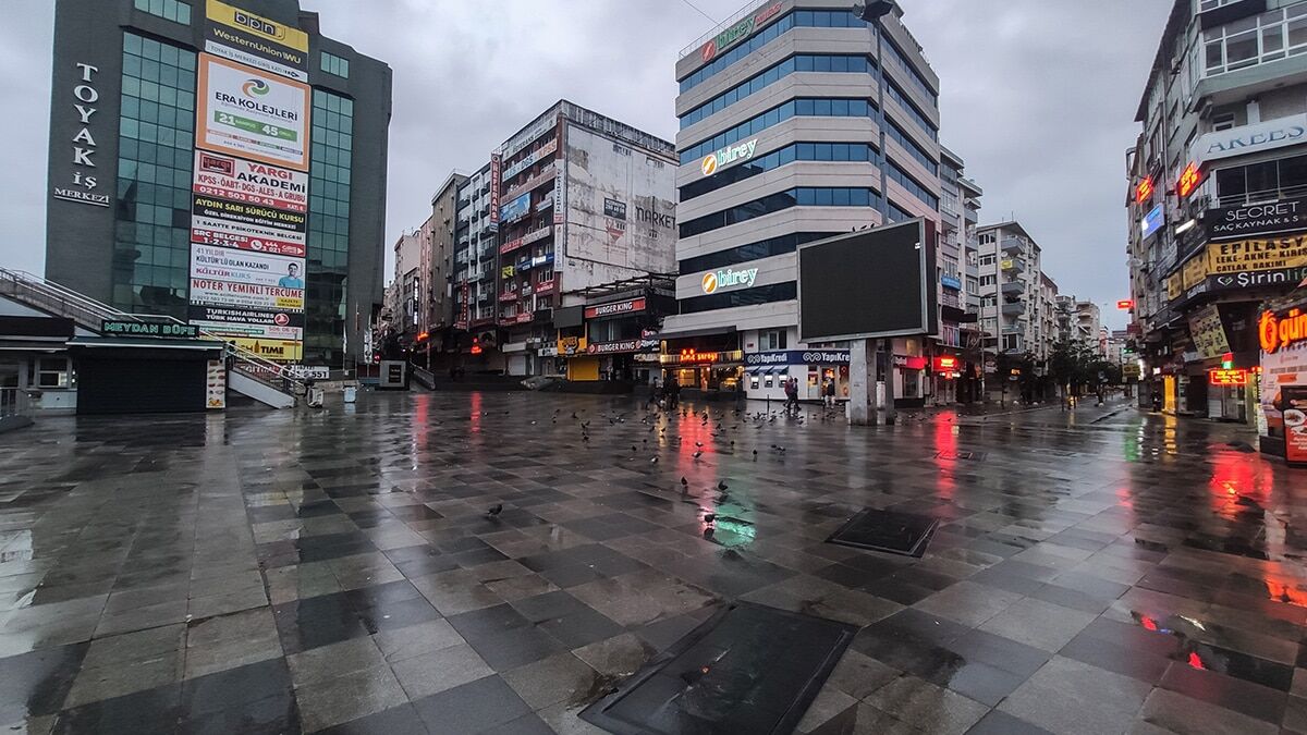 İstanbul'da meydanlar sessizliğe büründü