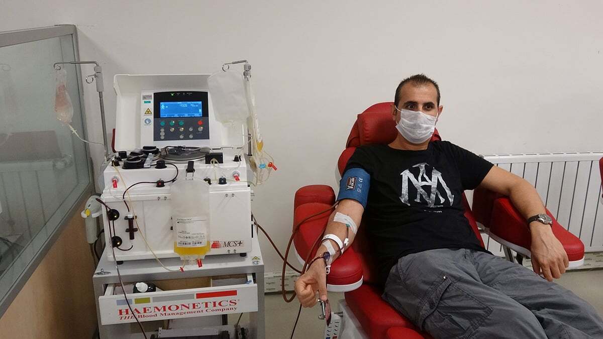 İpek, "Kan stoklarımız önemli ölçüde düşmüş vaziyette. Kritik eşiğin altına indiğimizi söyleyebiliriz" dedi.