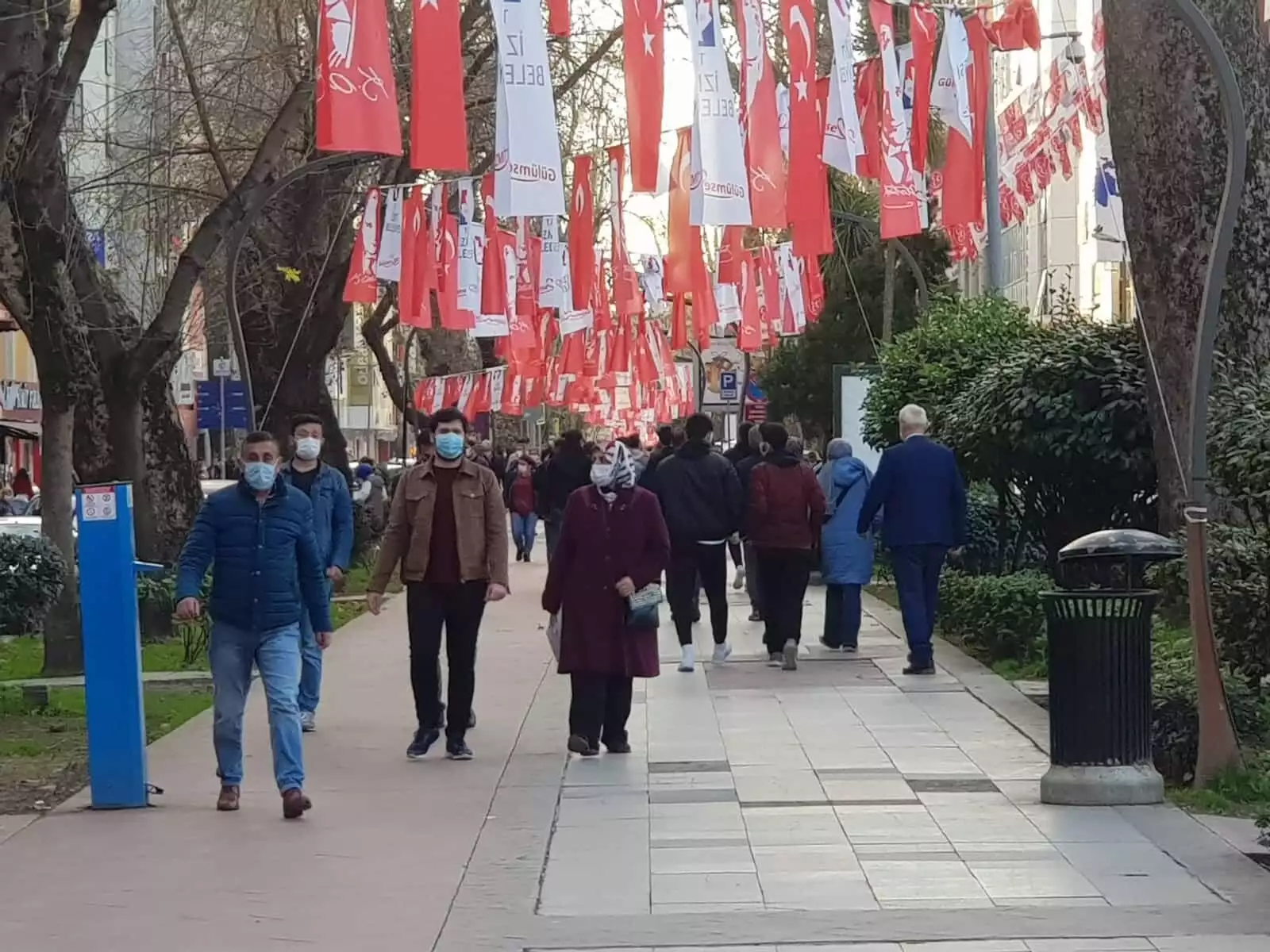 Eğer biz önlemleri gevşetirsek, sosyal mesafeye, maskeye dikkat etmezsek, başladığımız noktaya geri döneriz.