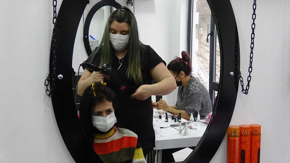 Koronavirüs kadınların saç stillerini de değişti