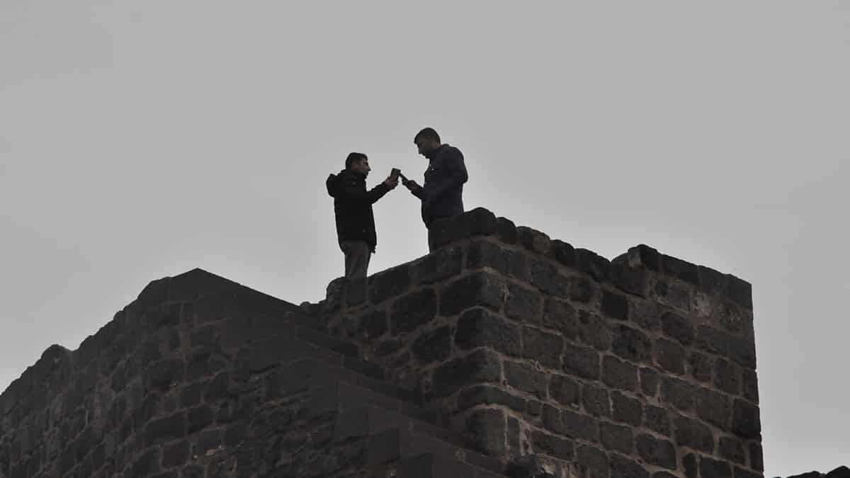 Surlarda vatandaşların fotoğraf çekme tutkusu,