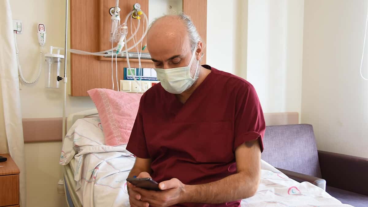 Demircan, koronavirüsün kime nasıl bir etki göstereceği belli değil. Yoğum bakımda kalmadım ama koronavirüs sıkıntılarını dolu dolu yaşadım. Bu zamanlarda yaşadığım en büyük problemimim uykusuzluk ve iştahsızlık oldu.