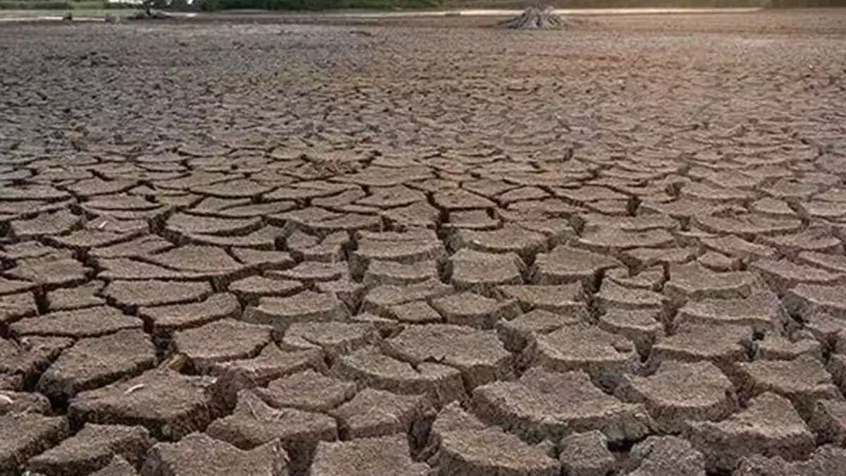 Su kaynaklarının aşırı kullanımı tarımda vahşi sulama yöntemleri gibi yanlış kullanımı ile su kaynaklarımız tehlike altına giriyor, kuraklık riski artıyor.
