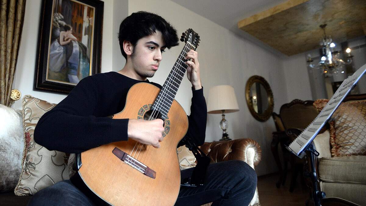 Barkan dünyanın en iyi dördüncü gitaristi oldu