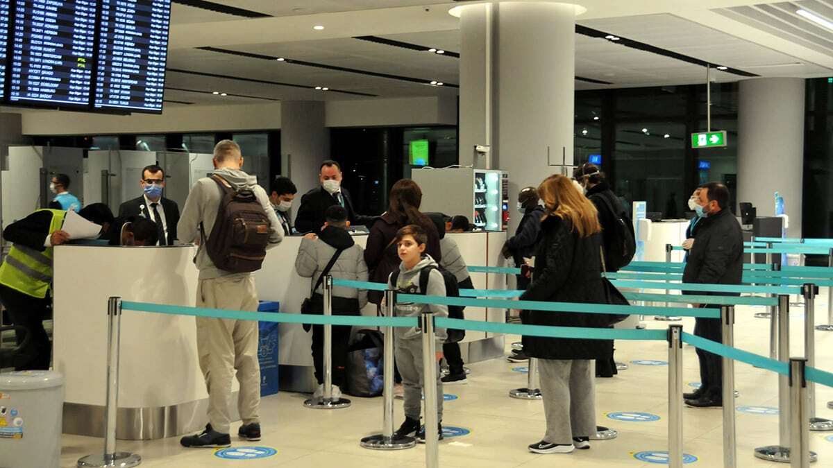 Londra'dan İstanbul'a gelen yolculara PCR testi
