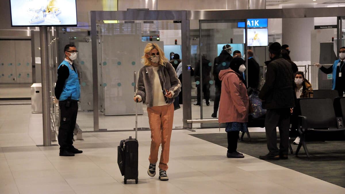 Londra'dan İstanbul'a gelen yolculara PCR testi