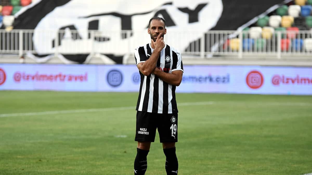 Altay uyuyan bir dev