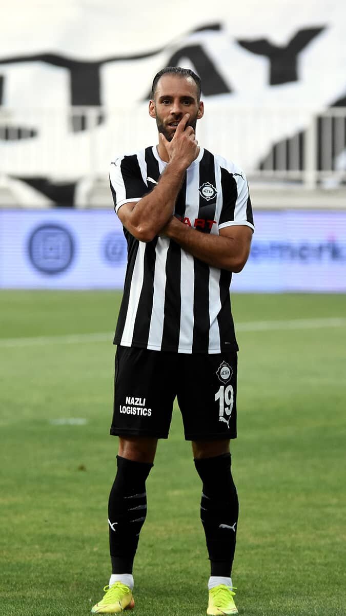 TFF 1'inci Lig ekiplerinden Altay'ın Portekizli gol kralı Marco Paixao, ülkesinde yayın yapan Maisfutebol'a verdiği röpartajda, "Altay uyuyan bir dev" benzetmesi yaptı.