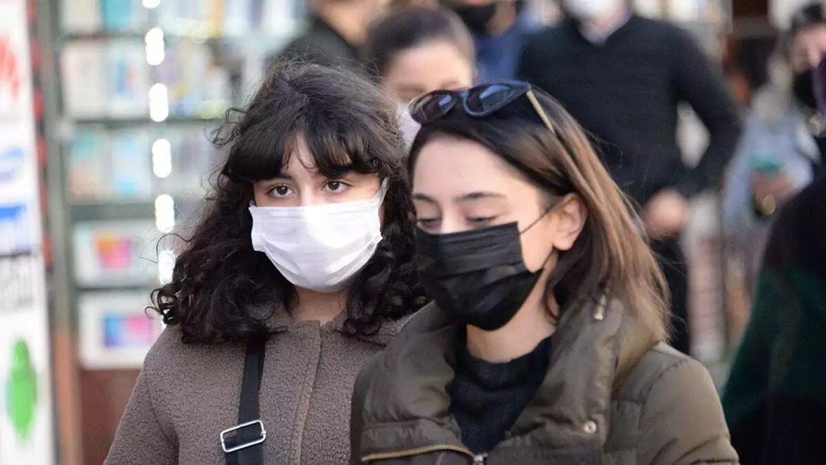 Ferit toprak, koronavirüsten korunmak için takılan maskenin, kişiyi birçok viral hastalıktan koruduğu gibi, soğuktan kaynaklı oluşabilecek yüz felci riskini azalttığını söyledi.