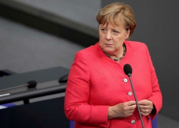 Merkel, Uğur Şahin ve Özlem Türeci ile görüştü