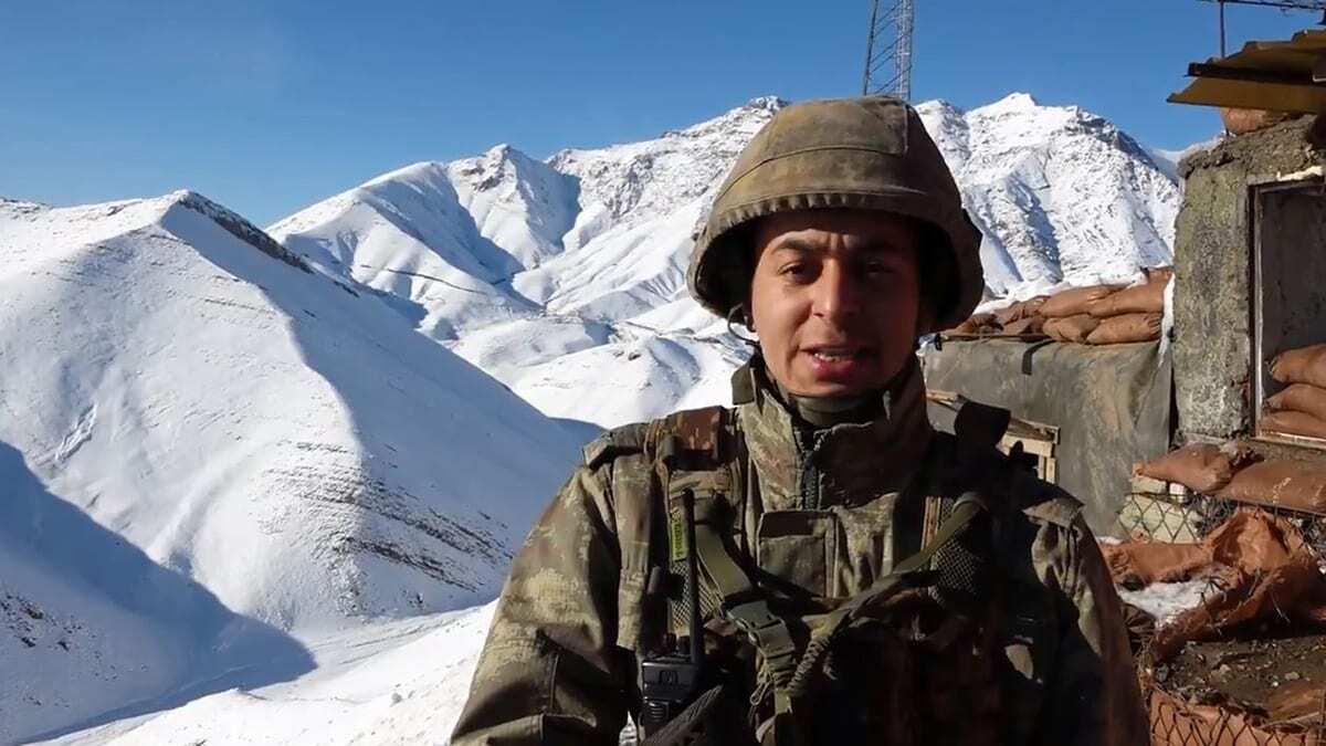 Kara ve dondurucu soğuğa rağmen vatan nöbetine devam