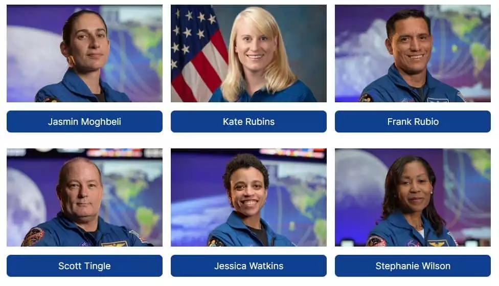 Ay'a seyahat edecek 18 astronotun isimleri yayınlandı