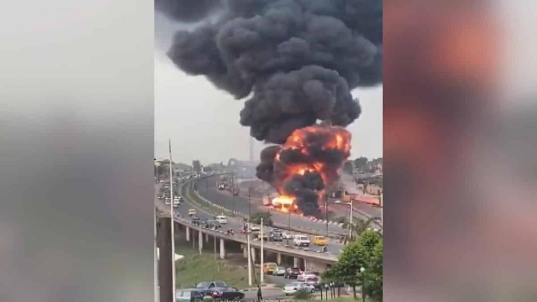 Nijerya'da yakıt tankerinde patlama; 11 yaralı