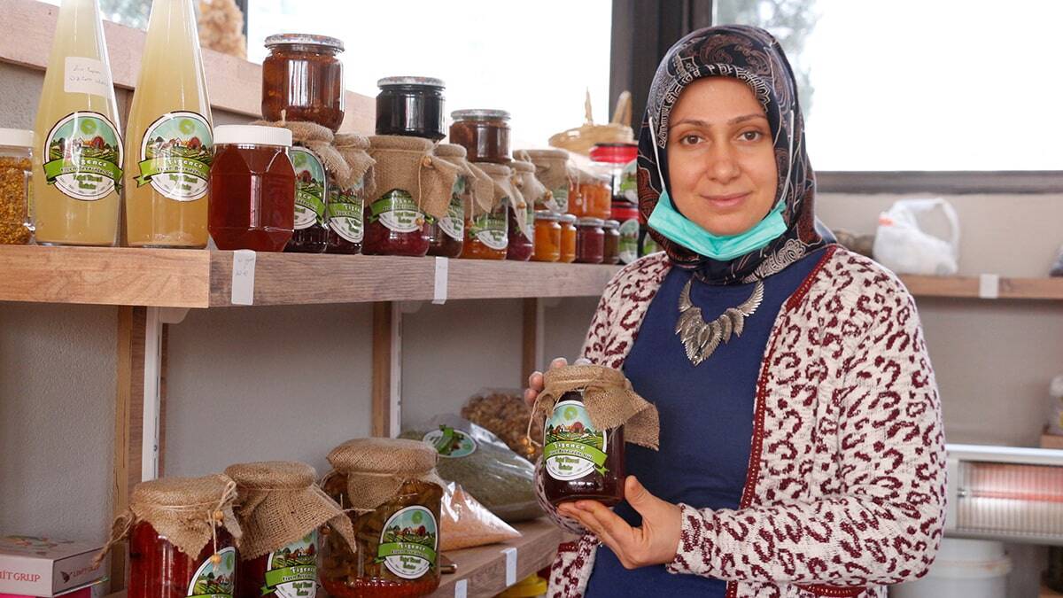Figen öğretmen evde organik ürün yapımına başladı
