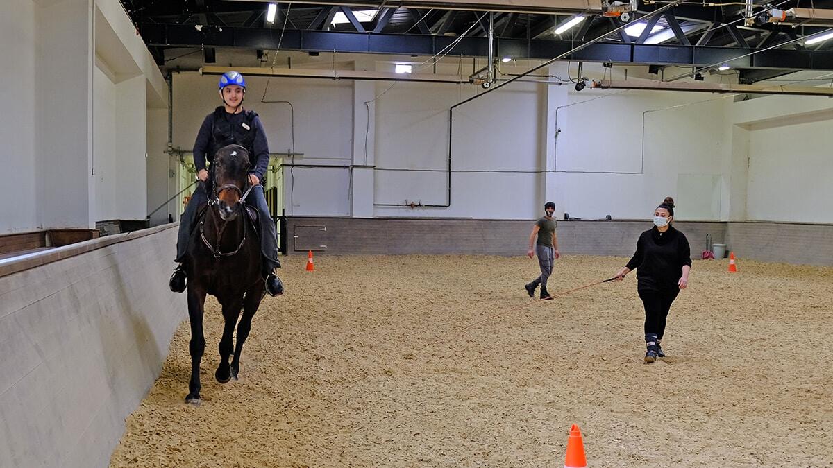 Rehabilitasyonlarla engelleri aşıyor