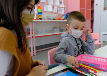 Rehabilitasyonlarla engelleri aşıyor