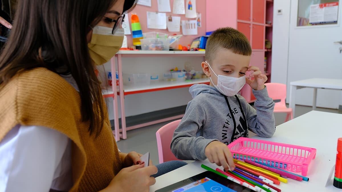 Rehabilitasyonlarla engelleri aşıyor