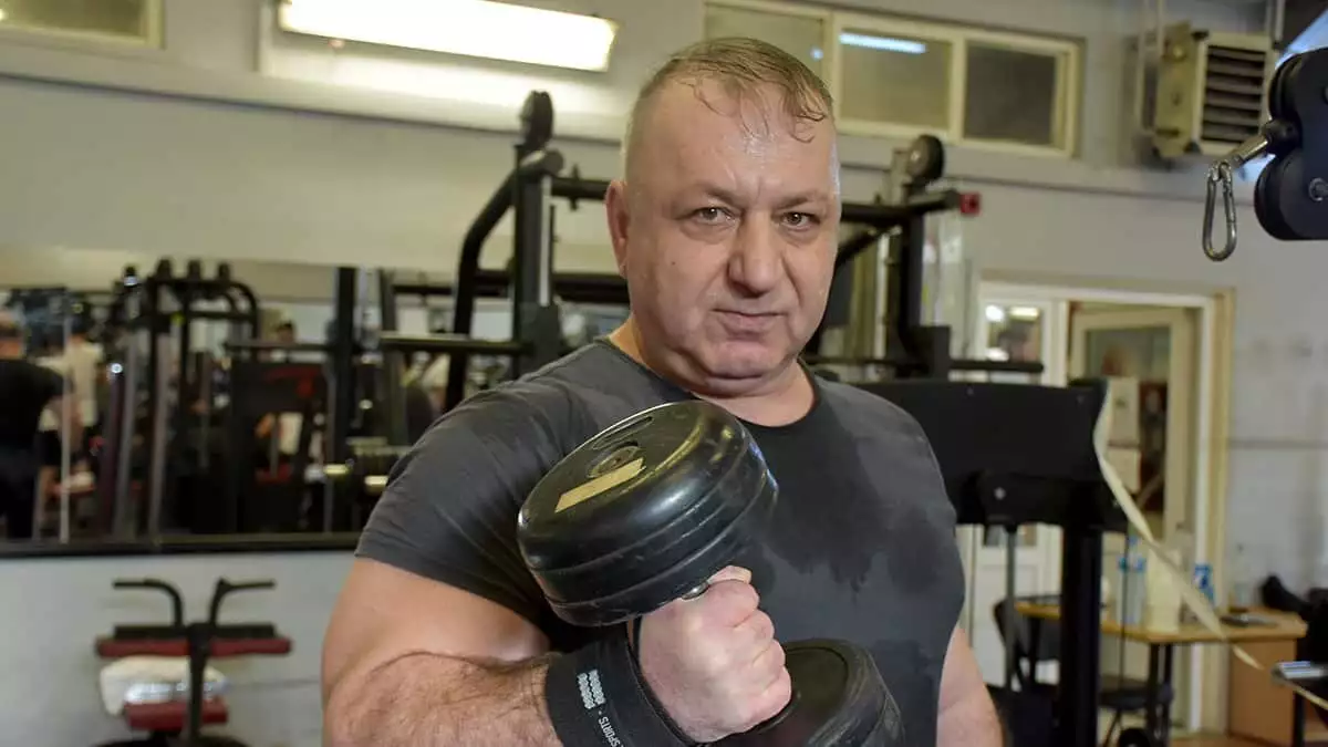 Edirneli bench press halter sporcusu murat şirmen (51), rusya'nın başkenti moskova'da düzenlenen ipl avrupa şampiyonası'nda 160 kilo kaldırıp avrupa şampiyonu oldu.