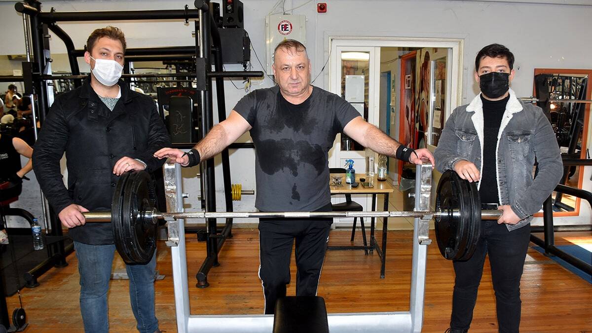 160 kilo kaldırıp Avrupa Şampiyonu oldu
