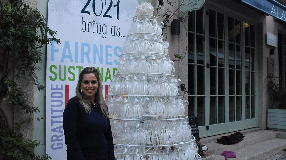 350 adet pet şişe yılbaşı ağacına dönüştü