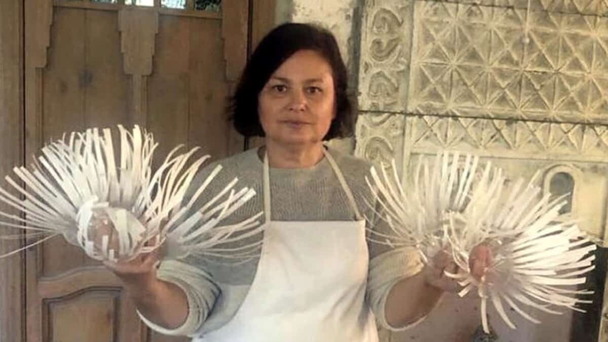 Gönüllü otel personelinin temizlik farkındalığı yaratmak için başlatılan kampanyada, her pazartesi günü doğadan toplanan 350 adet 1,5 litrelik pet su şişesi biriktirilip, geri dönüşüm sanatçısı Gülnur Özdağlar'a teslim edildi.