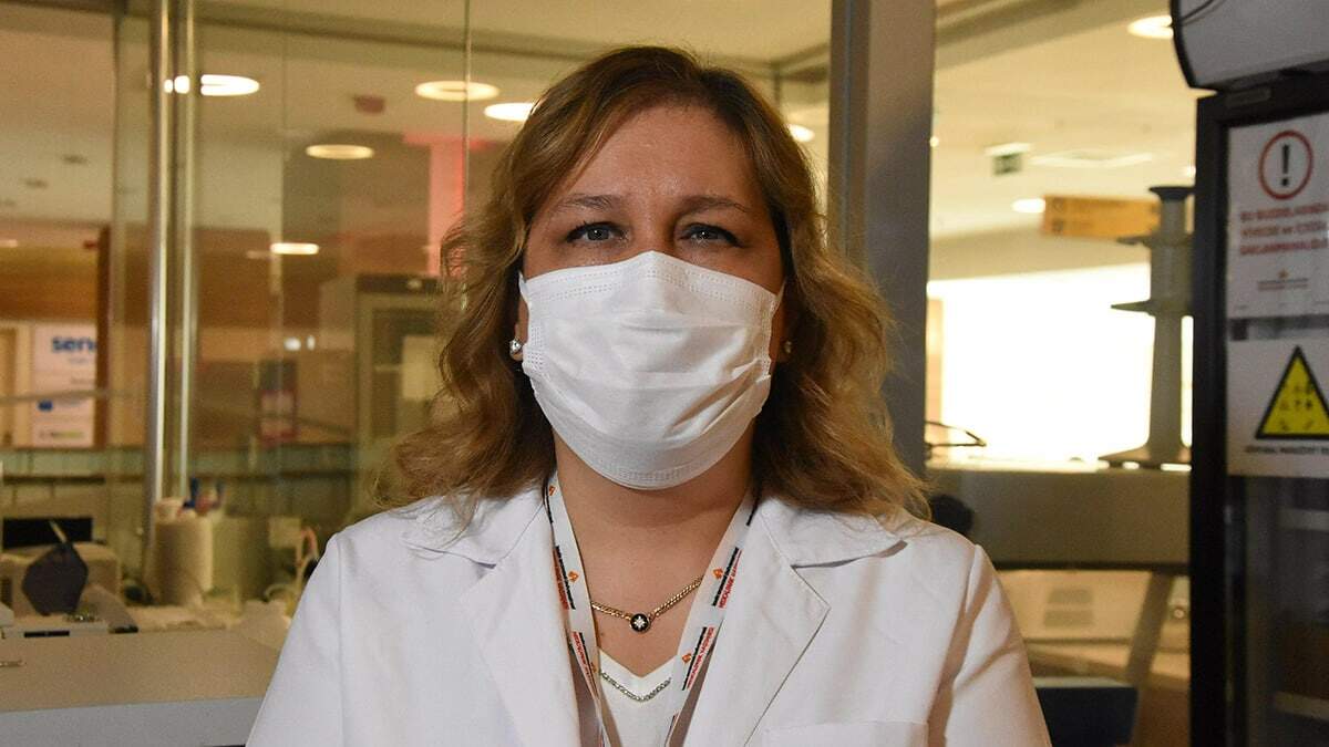 İzmir Ekonomi Üniversitesi Medical Park Hastanesi Tıbbi Mikrobiyoloji Uzmanı Prof. Dr. Gülfem Terek Ece, "Aşı elimizdeki en güçlü silah herkes olmalı" dedi.