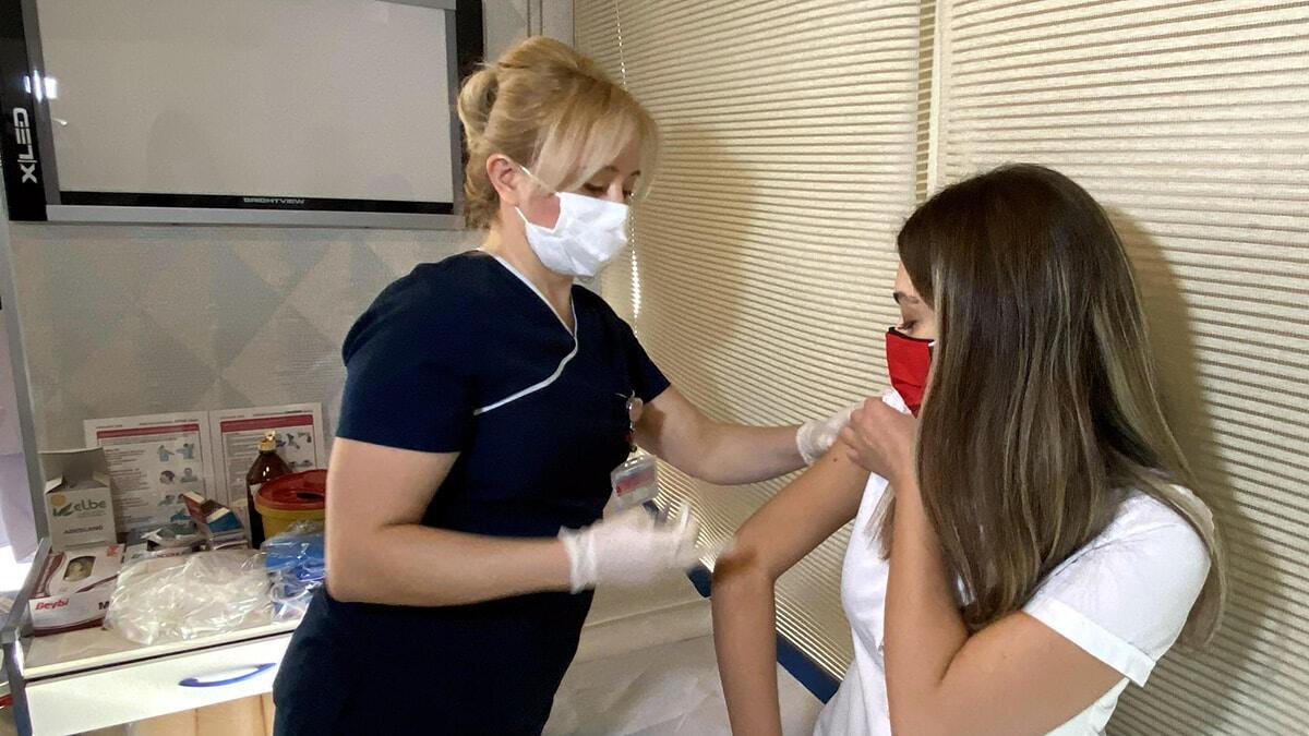 Aşı elimizdeki en güçlü silah herkes olmalı