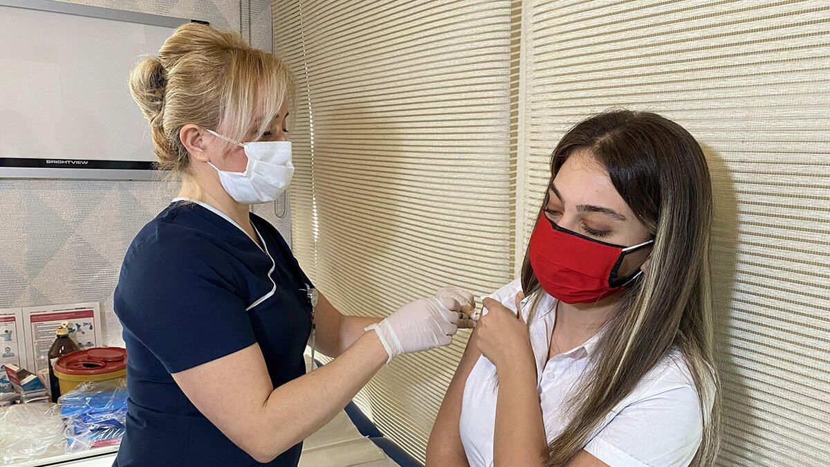 Aşı elimizdeki en güçlü silah herkes olmalı