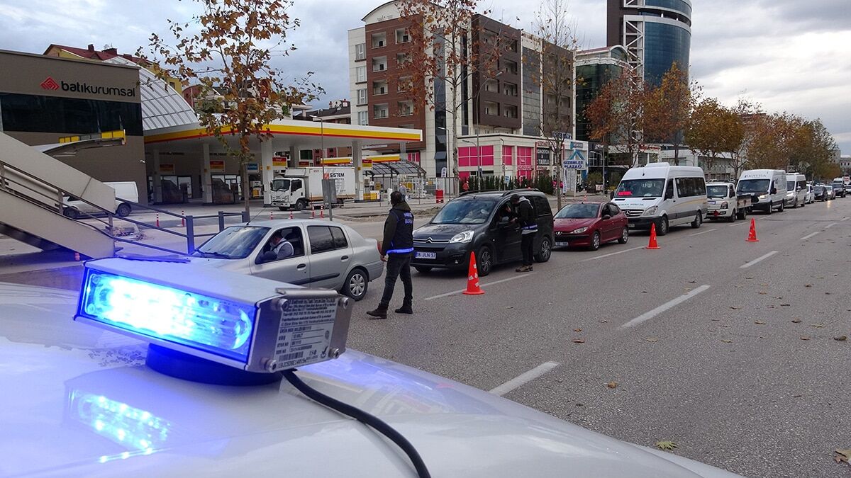 Sokağa çıkabilmek için hastane randevusu alınıyor