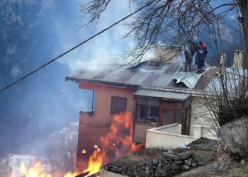 Gölyayla köyünde yangın; 10 ev kullanılamaz hale geldi