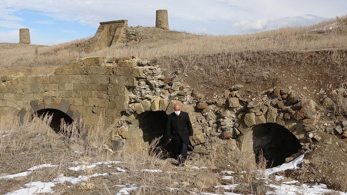 Uzunahmet Tabyaları yıkılmaya yüz tuttu