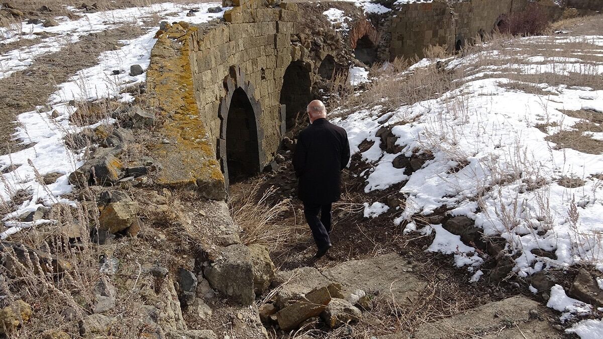 Uzunahmet Tabyaları yıkılmaya yüz tuttu