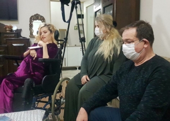 Serebral palsi hastası Sena yüzlerce şiir yazdı