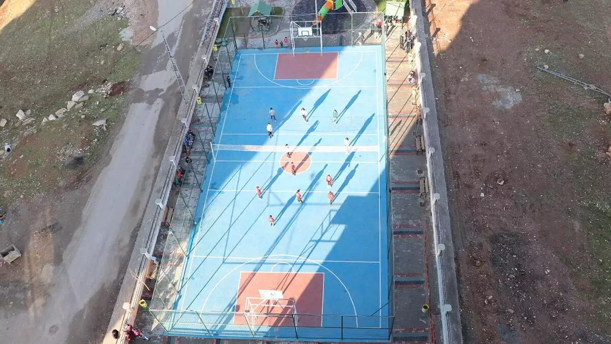 Siirtli çocuklar yeni voleybol sahalarına kavuştu