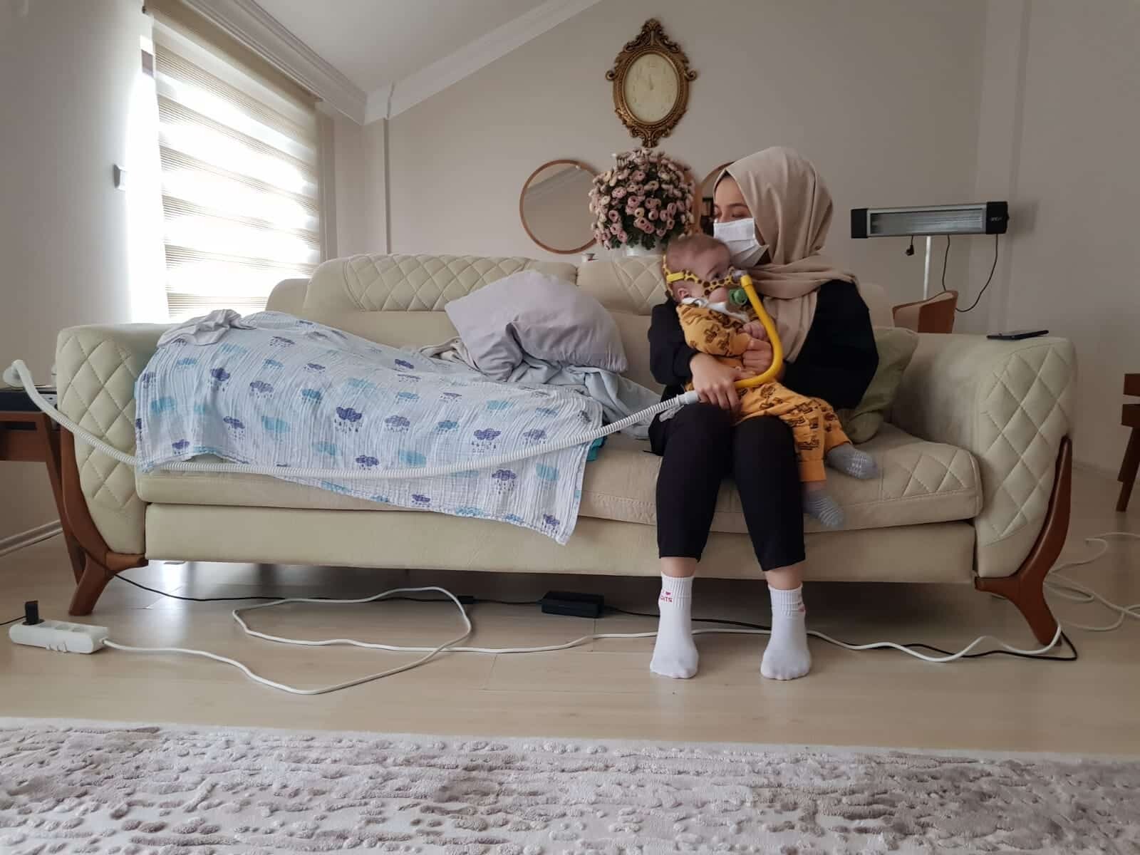 Abauljout, "En büyük hayalim,oğlumla oturup aynı sofrada yemek yiyebilmek. Lütfen bir annenin acılarını herkes duysun. Bir annenin isteyebileceği belki de en basit şey, benim için bir mucize".