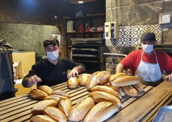 Fırıncılar, sabahın erken saatlerinde mesaiye başladı